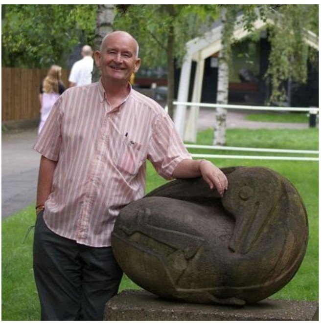 Peter Dickison, người c&oacute; 47 năm trong ng&agrave;nh quản l&yacute; sở th&uacute; v&agrave; động vật.&nbsp;Ảnh:&nbsp;LinkedIn nh&acirc;n vật.