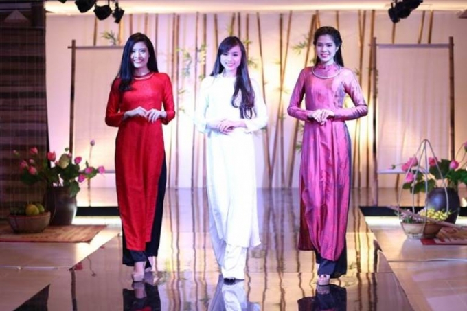 Những b&oacute;ng hồng thướt tha trong Trang phục Việt Nam qua c&aacute;c thời kỳ