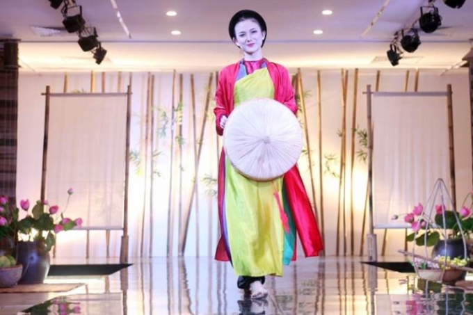 Những b&oacute;ng hồng thướt tha trong Trang phục Việt Nam qua c&aacute;c thời kỳ