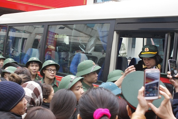 Nụ cười, nước mắt ng&agrave;y t&ograve;ng qu&acirc;n