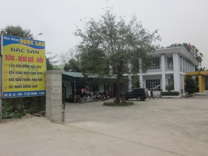 Cổng v&agrave;o nh&agrave; kh&aacute;ch UBND huyện H&agrave; Trung.