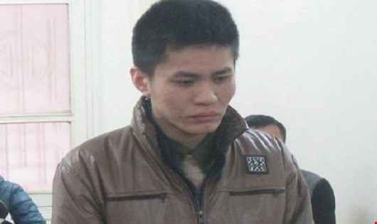 Bị c&aacute;o trước v&agrave;nh m&oacute;ng ngựa.