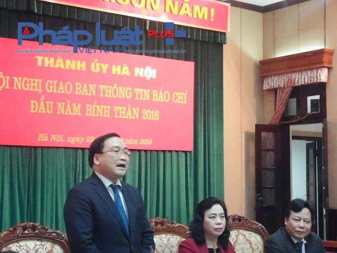 Ủy vi&ecirc;n Bộ Ch&iacute;nh trị, B&iacute; thư H&agrave; Nội, Ho&agrave;ng Trung Hải ph&aacute;t biểu tại buổi giao ban b&aacute;o ch&iacute;.