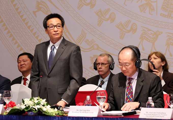 Ph&oacute; Thủ tướng Vũ Đức Đam ph&aacute;t biểu tại lễ c&ocirc;ng bố B&aacute;o c&aacute;o Việt Nam 2035. Ảnh: Đ&igrave;nh Nam