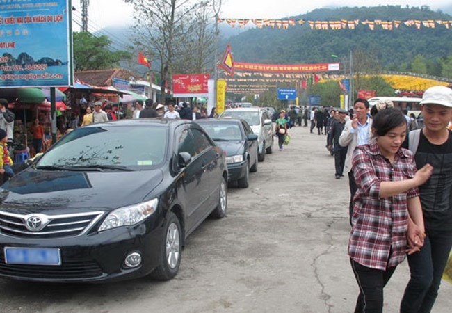 C&aacute;n bộ, c&ocirc;ng chức kh&ocirc;ng sử dụng xe c&ocirc;ng đi lễ hội, trừ trường hợp thực thi nhiệm vụ.&nbsp;Ảnh minh họa.