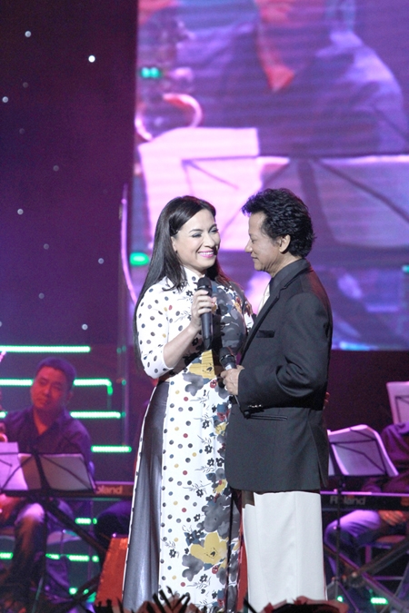 Phi Nhung - Chế Linh được v&iacute; như cặp