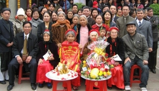 Ông bà mừng thọ, con cháu... khốn đốn