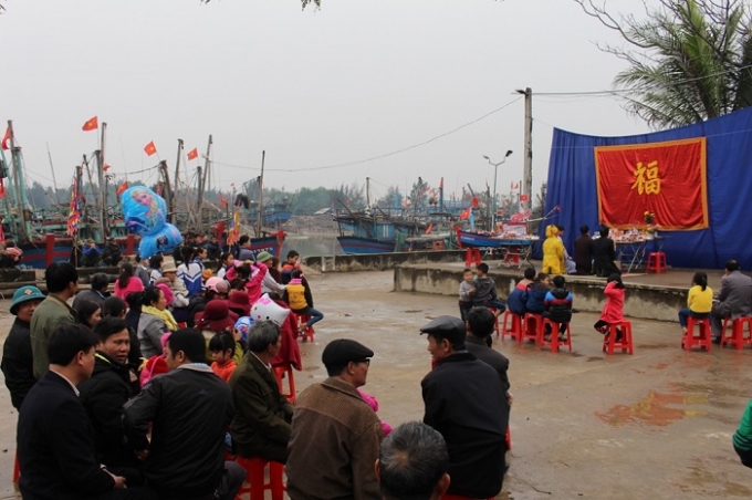 Mỗi độ xu&acirc;n về, đ&ocirc;ng đảo người d&acirc;n tham gia lễ hội truyền thống thường ni&ecirc;n. (Ảnh CTV).