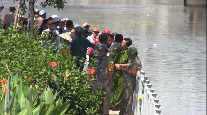 TP Hồ Ch&iacute; Minh: Ph&aacute;t hiện x&aacute;c chết tr&ecirc;n k&ecirc;nh Nhi&ecirc;u Lộc - Thị Ngh&egrave;