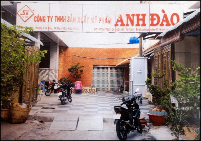 B&agrave; Đ&agrave;o l&agrave;m cửa v&agrave;o kho c&ocirc;ng sản để chưa đồ.