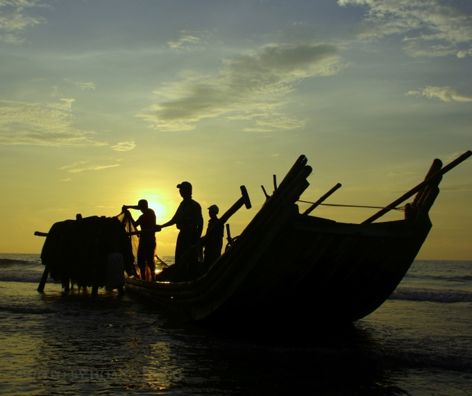 B&igrave;nh minh tr&ecirc;n biển Quảng Nham