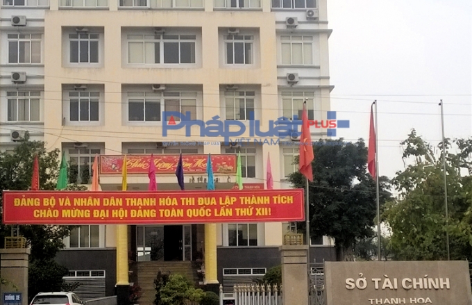 Việc bổ nhiệm tr&aacute;i quy định của Gi&aacute;m đốc Sở T&agrave;i Ch&iacute;nh Thanh H&oacute;a đ&atilde; bị UBND tỉnh ra văn bản ph&ecirc; b&igrave;nh nghi&ecirc;m khắc v&agrave; hủy bỏ việc bổ nhiệm (Ảnh: Anh Thắng).