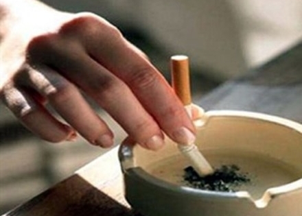 Từ hôm nay vứt tàn thuốc lá không đúng nơi quy định bị phạt đến 1 triệu đồng