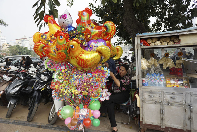 Những quả b&oacute;ng bay h&igrave;nh g&agrave;...