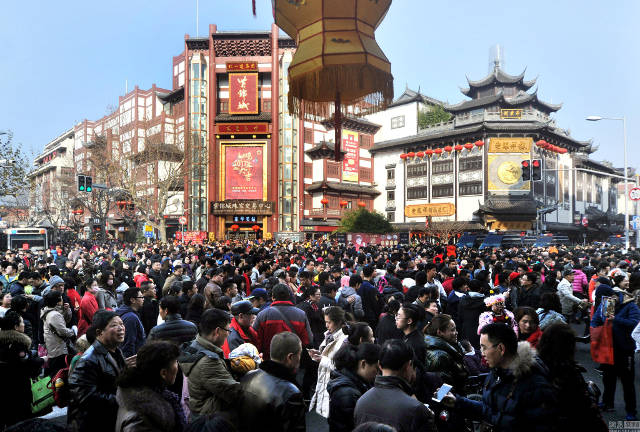C&aacute;c điểm du lịch chật k&iacute;n kh&aacute;ch du lịch tại Trung Quốc trong dịp Tết