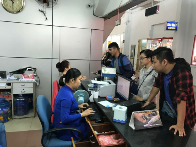 Ga S&agrave;i G&ograve;n vắng kh&aacute;ch, c&oacute; &iacute;t người mua v&eacute; t&agrave;u Tết từ S&agrave;i G&ograve;n đi c&aacute;c tỉnh, th&agrave;nh.