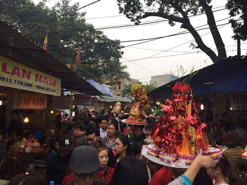 Đền B&agrave; Ch&uacute;a Kho được truyền tụng l&agrave; &ldquo;ng&acirc;n h&agrave;ng v&agrave;ng m&atilde;&rdquo; v&agrave; rất linh thi&ecirc;ng với giới kinh doanh.