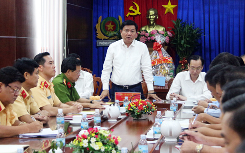 B&iacute; thư Th&agrave;nh ủy Đinh La Thăng chủ tr&igrave; buổi l&agrave;m việc với Ph&ograve;ng Cảnh s&aacute;t giao th&ocirc;ng TP HCM. Ảnh:&nbsp;Thi&ecirc;n Ng&ocirc;n.