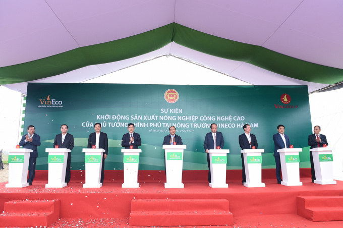 &nbsp;Thủ tướng Ch&iacute;nh phủ Nguyễn Xu&acirc;n Ph&uacute;c đ&atilde; nhấn n&uacute;t khởi động Dự &aacute;n sản xuất n&ocirc;ng nghiệp c&ocirc;ng nghệ cao tại n&ocirc;ng trường VinEco H&agrave; Nam.
