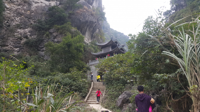 Cũng như c&aacute;c di t&iacute;ch kh&aacute;c thuộc cố đ&ocirc; Hoa Lư, ch&ugrave;a Động Am Ti&ecirc;n (thuộc x&atilde; Trường Y&ecirc;n, huyện Hoa Lư, tỉnh Ninh B&igrave;nh), nằm trong quần thể di sản thế giới Tr&agrave;ng An đ&atilde; được UNESCO c&ocirc;ng nhận năm 2014.