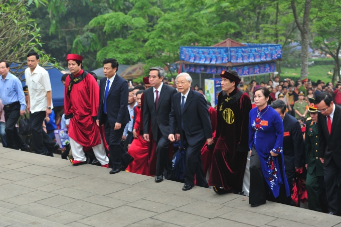 L&atilde;nh đạo Đảng, Nh&agrave; nước v&agrave; nh&acirc;n d&acirc;n trong dịp Giỗ Tổ H&ugrave;ng Vương năm 2016.&nbsp;