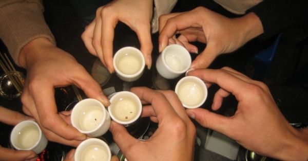 Án mạng vì hết rượu mà không chịu rót