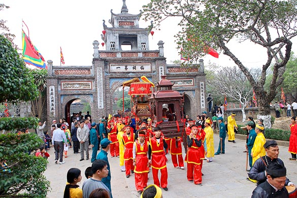 Lễ hội Cổ Loa nhằm tưởng nhớ v&agrave; suy t&ocirc;n Thục Ph&aacute;n An Dương Vương, người c&oacute; c&ocirc;ng dựng nước &Acirc;u Lạc v&agrave; x&acirc;y th&agrave;nh Cổ Loa. Ảnh: TL.