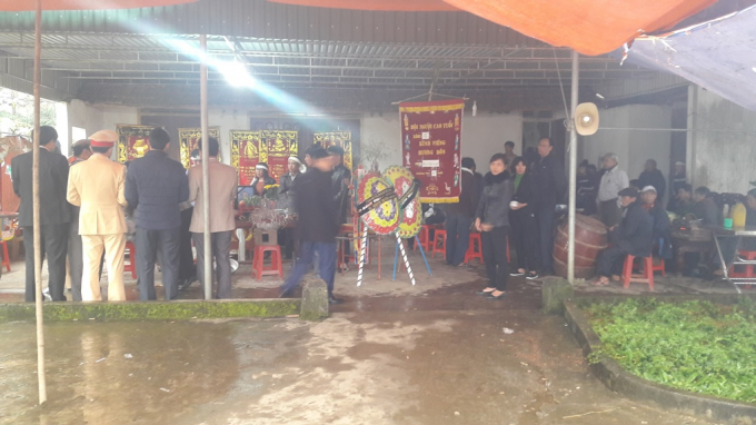 Ho&agrave;n cảnh gia đ&igrave;nh anh Tĩnh hết sức kh&oacute; khăn, cả x&oacute;m ngh&egrave;o như sững sờ trước th&ocirc;ng tin về vụ &nbsp;tai nạn cướp đi 3 sinh mạng trong gia đ&igrave;nh anh Tĩnh.