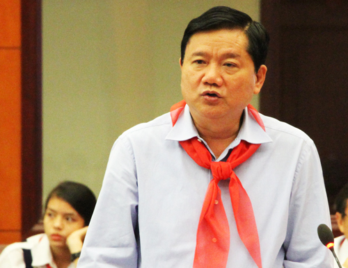 &Ocirc;ng Đinh La Thăng ph&aacute;t biểu trong buổi gặp gỡ s&aacute;ng nay. Ảnh: Mạnh T&ugrave;ng