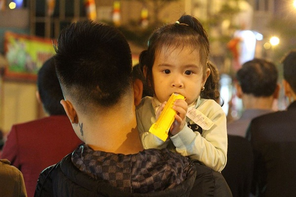 H&agrave; Nội: H&agrave;ng ngh&igrave;n người đổ về ch&ugrave;a Ph&uacute;c Kh&aacute;nh để l&agrave;m lễ d&acirc;ng sao giải hạn