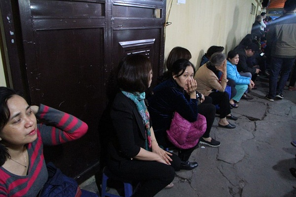 Một số người v&igrave; chờ đợi qu&aacute; l&acirc;u n&ecirc;n c&oacute; vẻ mệt mỏi.