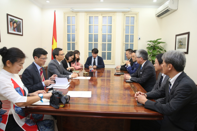 Ph&oacute; Thủ tướng Vũ Đức Đam tiếp &ocirc;ng Masataka Watanabe, Chủ tịch B&aacute;o Asahi Shimbun. Ảnh: VGP/Đ&igrave;nh Nam