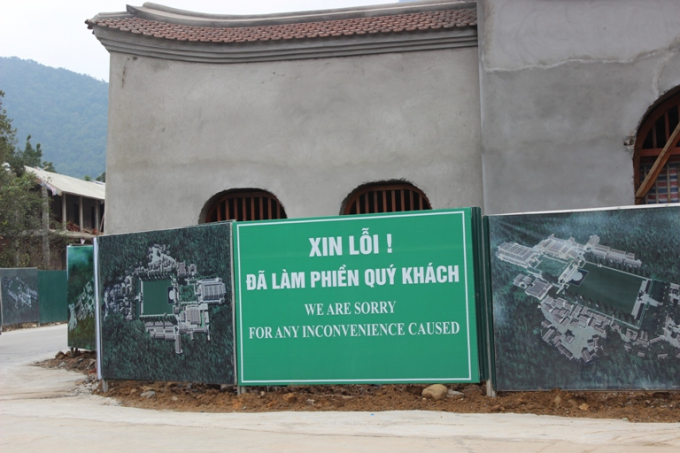 Y&ecirc;n Tử trước giờ khai hội: C&ocirc;ng trường ngổn ngang, d&ograve;ng người vẫn tấp nập