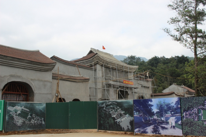 C&ocirc;ng trường đang x&acirc;y dựng được ngăn c&aacute;ch bởi ph&ocirc;ng bạt h&igrave;nh nền về dự &aacute;n khi ho&agrave;n th&agrave;nh.