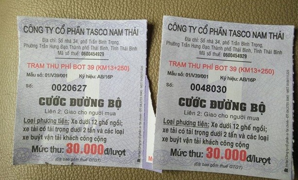 Cuống v&eacute; nộp ph&iacute; của một t&agrave;i xế xe &ocirc; t&ocirc; dưới 12 chỗ khi đi qua&nbsp;&nbsp;trạm thu ph&iacute; Km13+250.