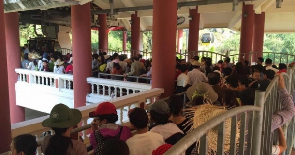 Hà Tĩnh: Chùa Hương Tích khách đông kỷ lục, CTHĐQT cáp treo bán vé cùng nhân viên