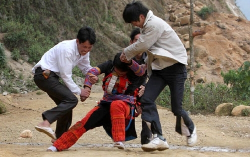 Vụ bắt vợ ở Nghệ An: Cơ quan chức năng vào cuộc