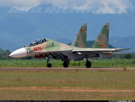 Việt Nam nghi&ecirc;n cứu chế tạo lốp cho m&aacute;y bay Su-30MK2?