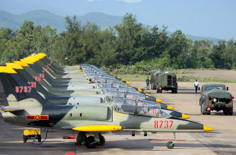 Việt Nam nghi&ecirc;n cứu chế tạo lốp cho m&aacute;y bay Su-30MK2?