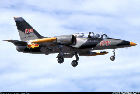 Việt Nam nghi&ecirc;n cứu chế tạo lốp cho m&aacute;y bay Su-30MK2?