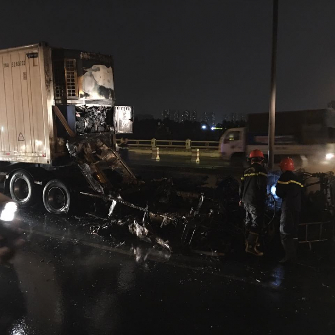 H&igrave;nh ảnh hiện trường sau khi&nbsp;container bị bốc ch&aacute;y.