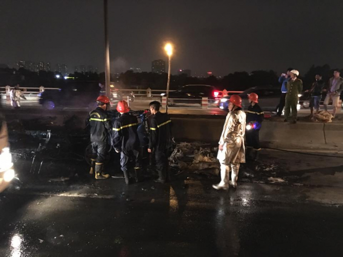 Lực lượng chức năng nhanh ch&oacute;ng c&oacute; mặt ở hiện trường.