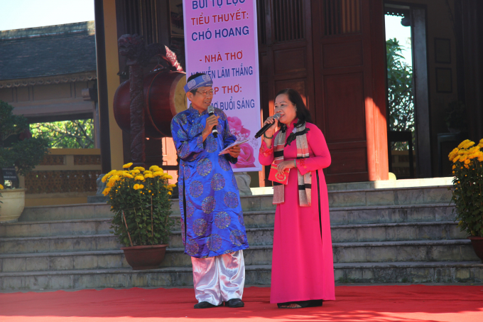 Đ&agrave; Nẵng: Tưng bừng khai hội thơ Nguy&ecirc;n ti&ecirc;u Trang s&aacute;ch hồng