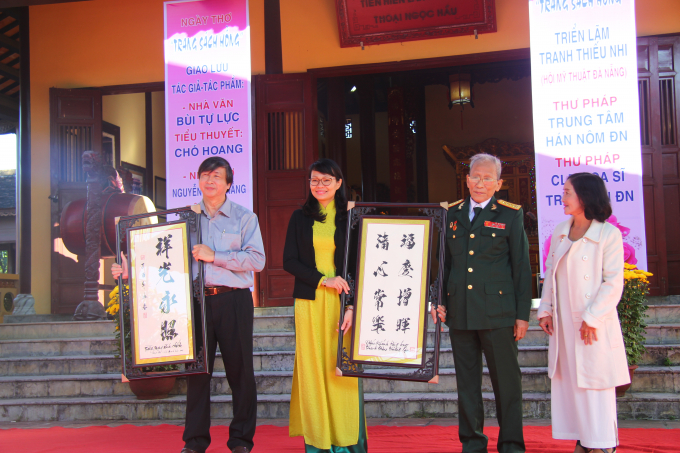 Đ&agrave; Nẵng: Tưng bừng khai hội thơ Nguy&ecirc;n ti&ecirc;u Trang s&aacute;ch hồng