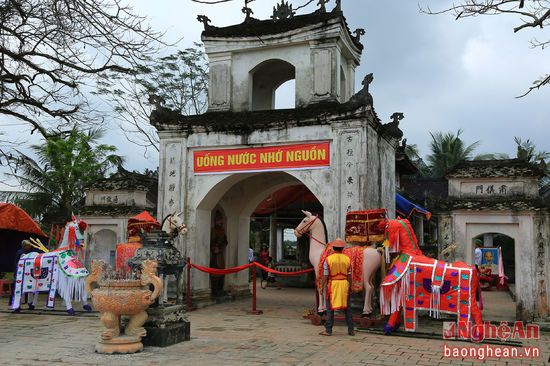 To&agrave;n cảnh Đền Bạch M&atilde;.&nbsp;Ảnh: Hồ Đ&igrave;nh Chiến