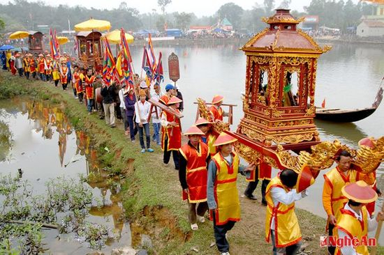 Lễ rước trong lễ hội Đền Đức Ho&agrave;ng. ảnh: Hồ C&aacute;c