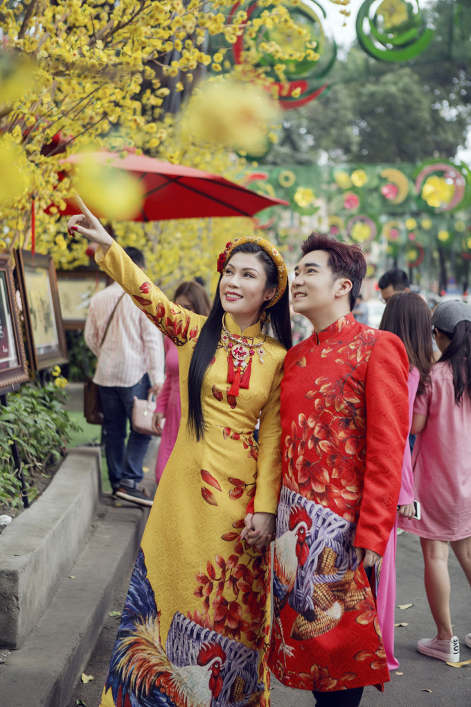 Quang H&agrave;, Uy&ecirc;n Trang t&igrave;nh tứ dạo phố xu&acirc;n