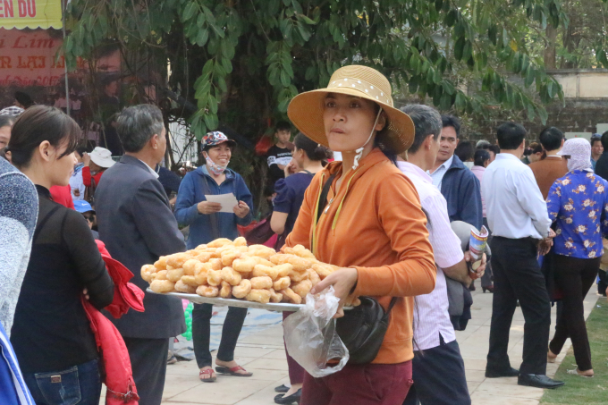 H&agrave;ng rong, qu&aacute;n nước vẫn ngang nhi&ecirc;n