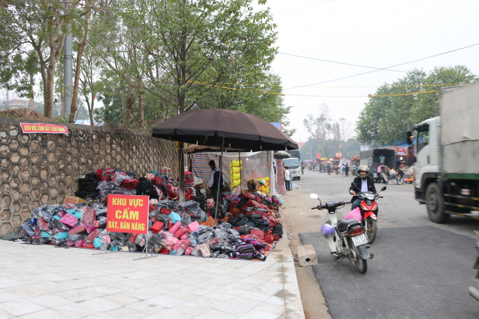 Hội Lim 2017: Phớt lờ lệnh cấm, liền anh liền chị vẫn ngả n&oacute;n xin tiền