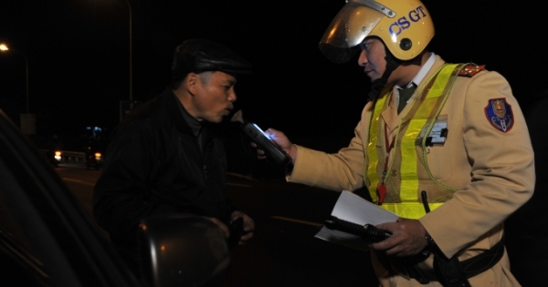 Mỗi lần vi phạm giao thông, tài xế sẽ bị... trừ điểm trên bằng lái?